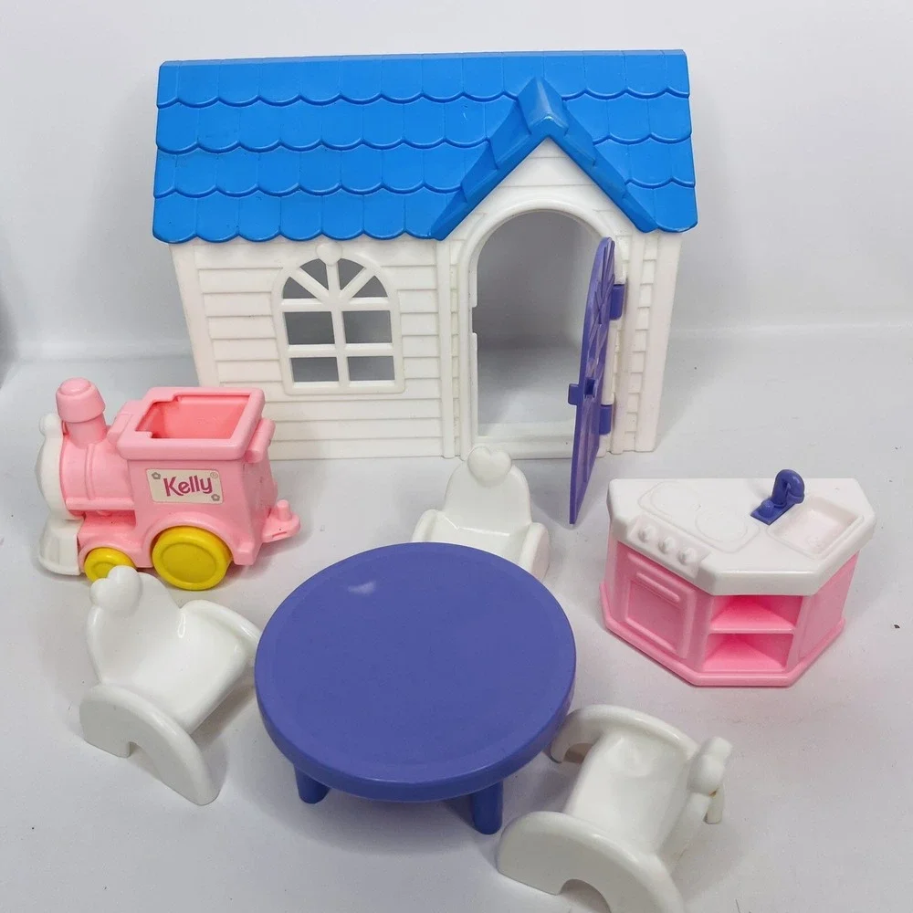 Kelly Baby Sister of Barbie Nursery School 1996 Replacement Parts‎ Table & chars